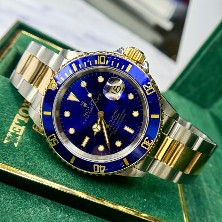 Rolex Submariner Date 40mm Two Tone Yellow Gold Blue Bezel Blue Dial Oyster 16613 Year 1990 ORIGINAL BOX