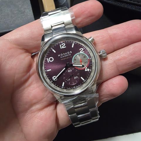 NOMOS Club Neomatik Weltzeit / Worldtimer Dubai / UAE 0ne of 40 Edition Dubai Edition 1 of 40 Purple Arabic Dial