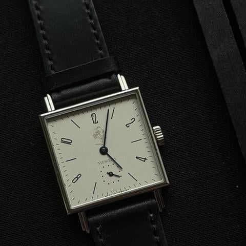 NOMOS Tetra 27 Glashütte Tetra 27 40 Jahre Siemens Jubiläumsuhr